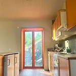 Mysigt Sommarhus Med Havsutsikt Och Bastu