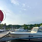 Mysigt Sommarhus Med Havsutsikt Och Bastu