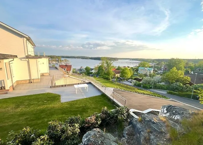 Mysigt Sommarhus Med Havsutsikt Och Bastu