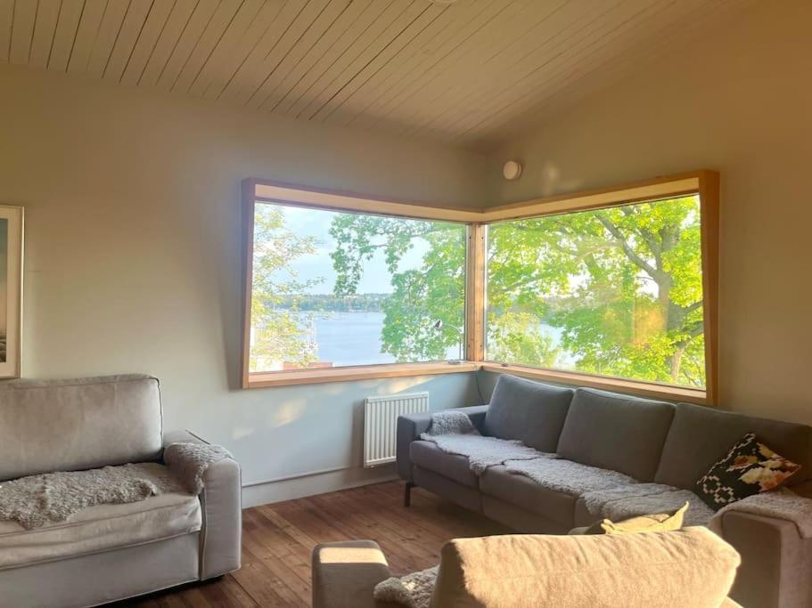 Mysigt Sommarhus Med Havsutsikt Och Bastu Semesterbostad Stockholm