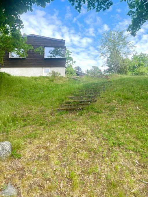 Mysigt Sommarhus Med Havsutsikt Och Bastu Stockholm