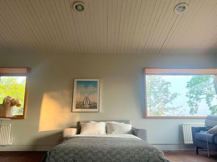 Mysigt Sommarhus Med Havsutsikt Och Bastu