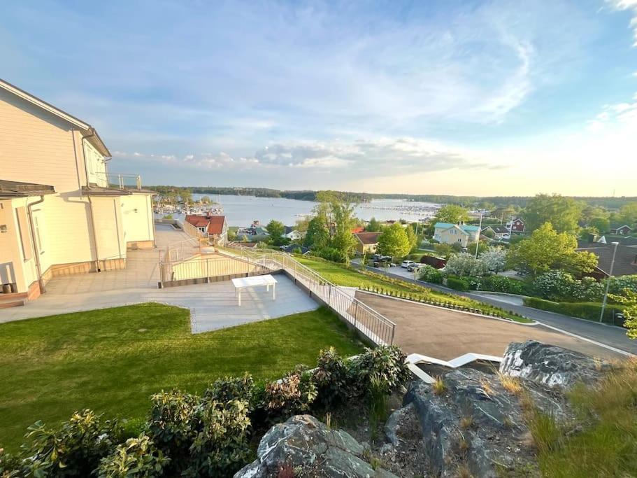 Mysigt Sommarhus Med Havsutsikt Och Bastu Stockholm